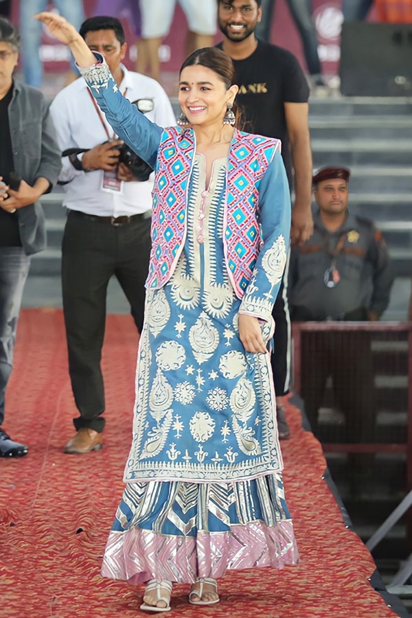 Alia Bhatt Designer Dresses Alia Bhatt In Blush Pink Block Printed