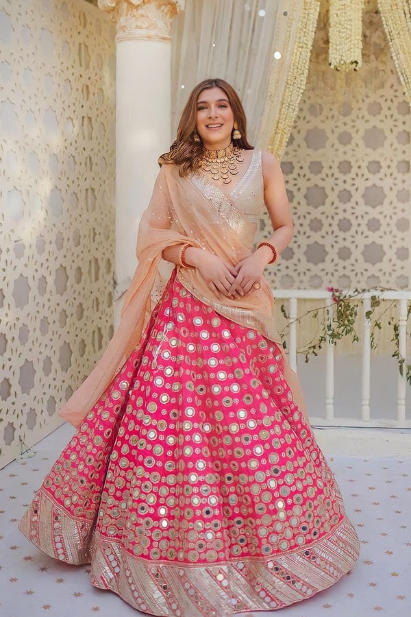 Lehenga for bride sister online pink Wedding