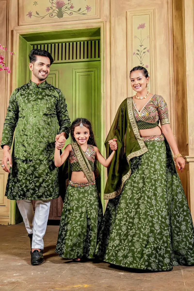 Family Matching Outfits For Mehendi Function1