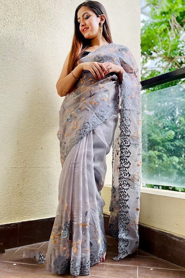 Saree look for wedding party for girl 2021