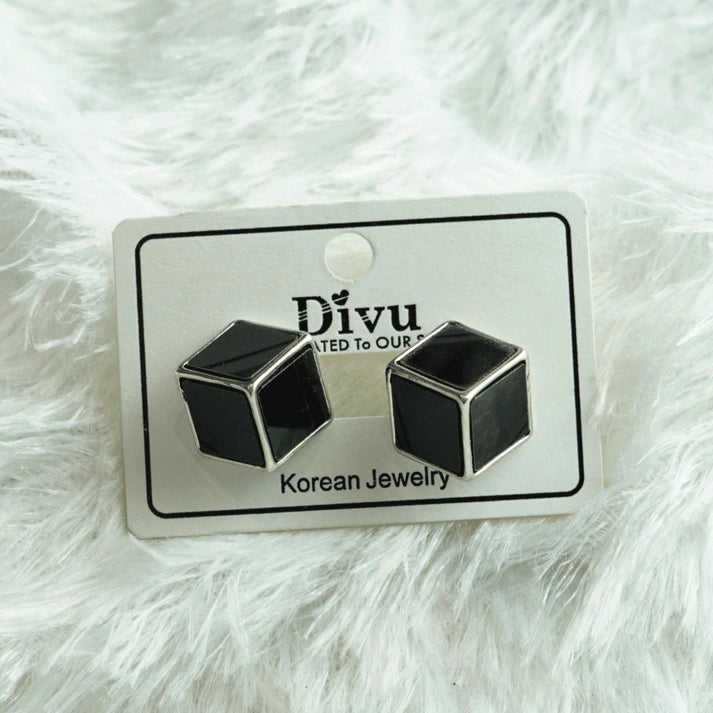 Modern Black Square Stud Earrings