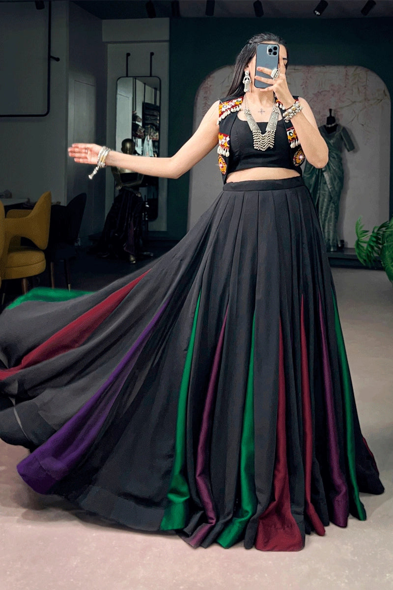 Ready To Wear Black Sleeveles Gamthi Work Chaniya Choli