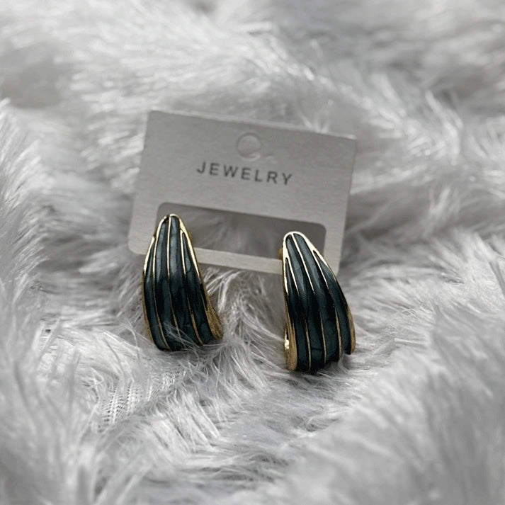 Classic Wave Pattern Hoop Earrings