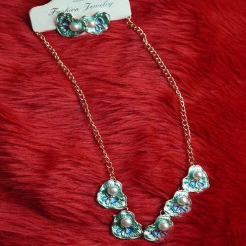 Gold Chain Heart Pearl Necklace Set