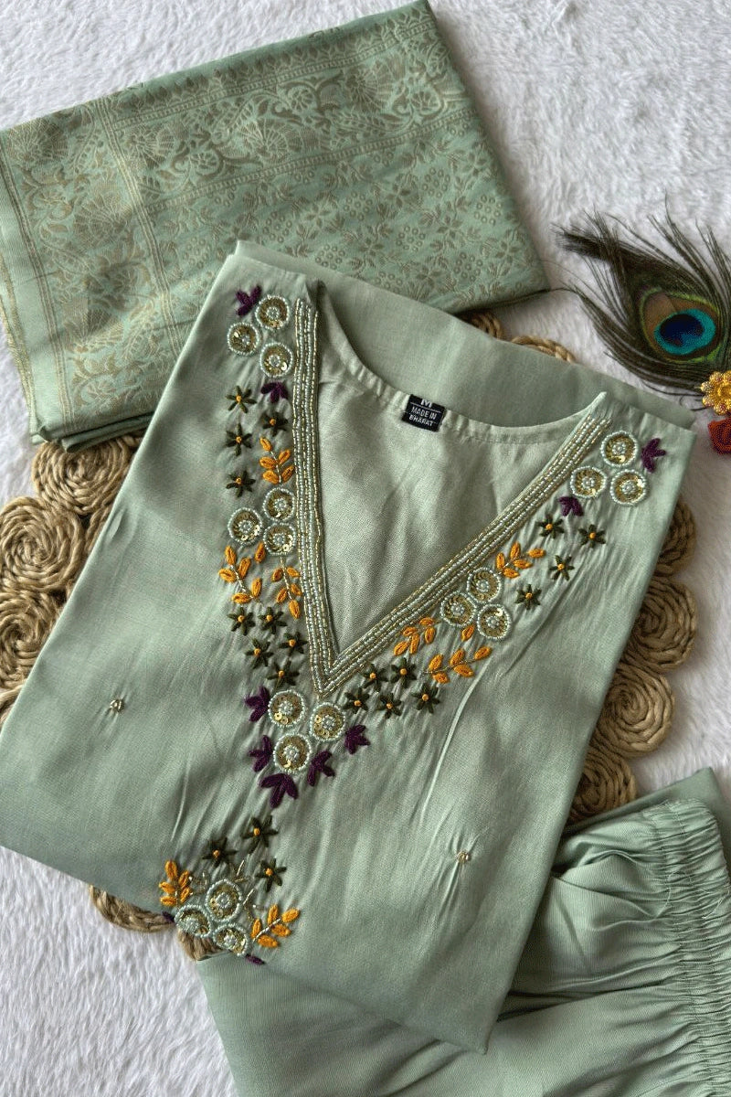 Elegant Handwork Outfit