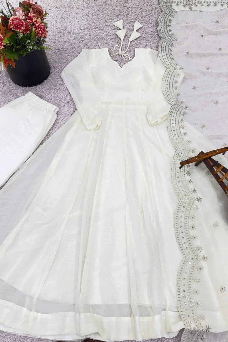 Elegant long-sleeve ethnic outfit