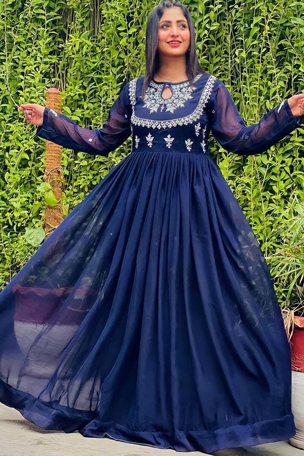 Indian wedding guest outfit ideas 2021 girls - Anaya Designer Studio
