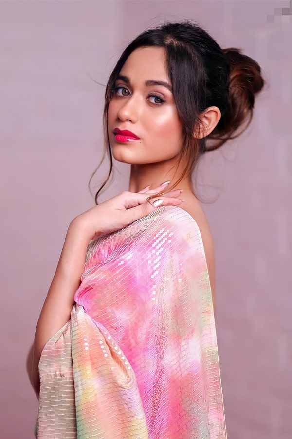 Jannat zubair saree look online.