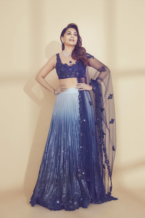 Madhuri dixit blue lehenga in Dance Deewane 3