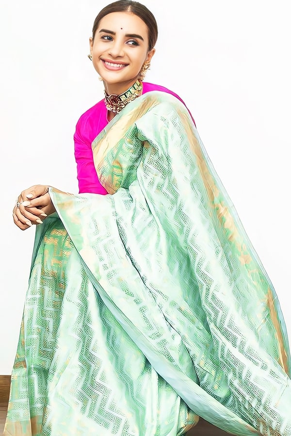 Modern Soft Silk Saree For Wedding Occasion