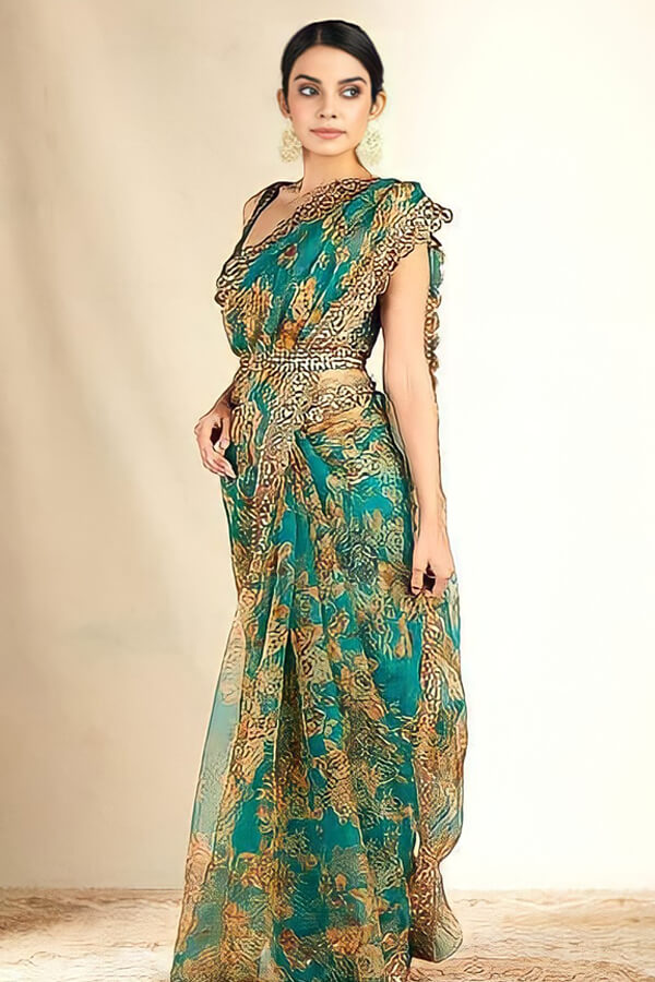 Modern designer saree for Wedding Reception online