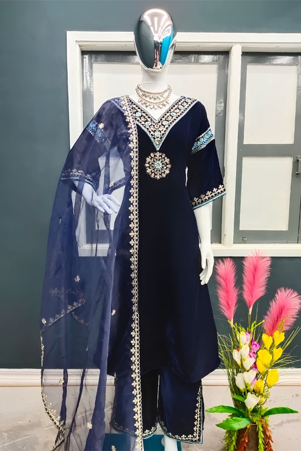 pakistani drama dress designer online SARAH KHAN ENJOYING BRAND NEW DRESS #sarahkhan #pakistani #pakistaniactress #pakistanidrama