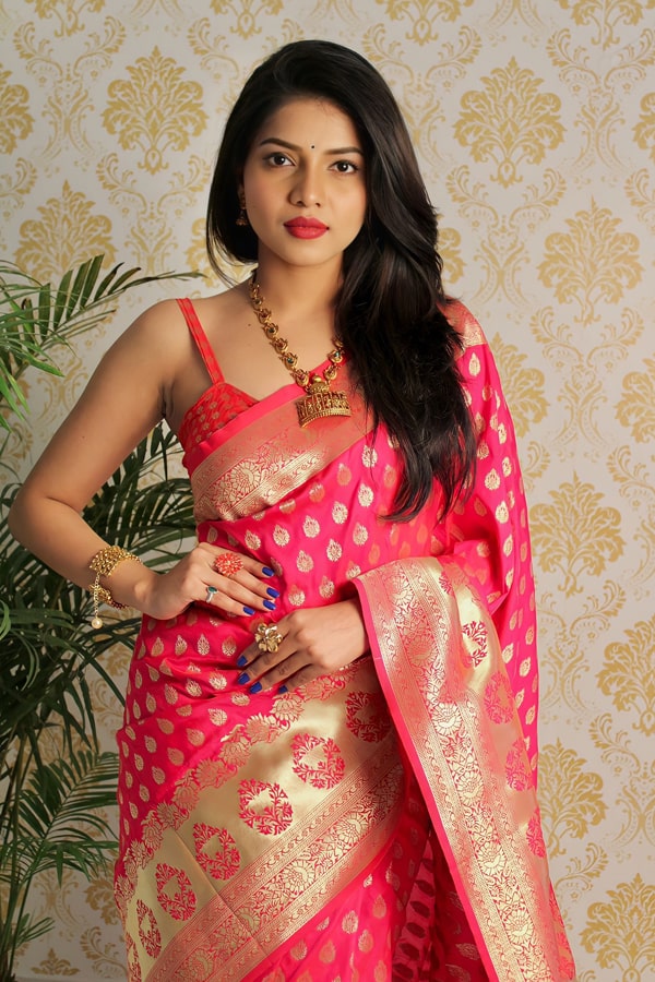 Red Silk Saree With Zari Work