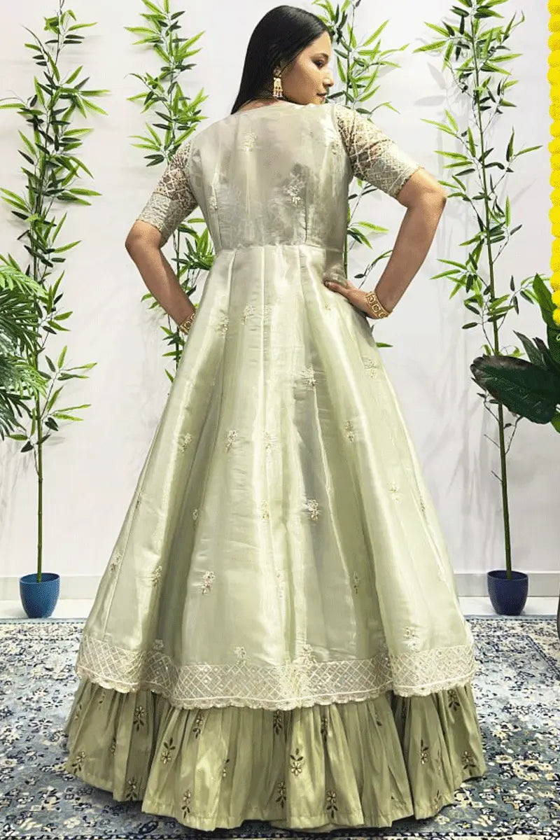 Trendy Lehenga Blouse Designs For Sister's Wedding