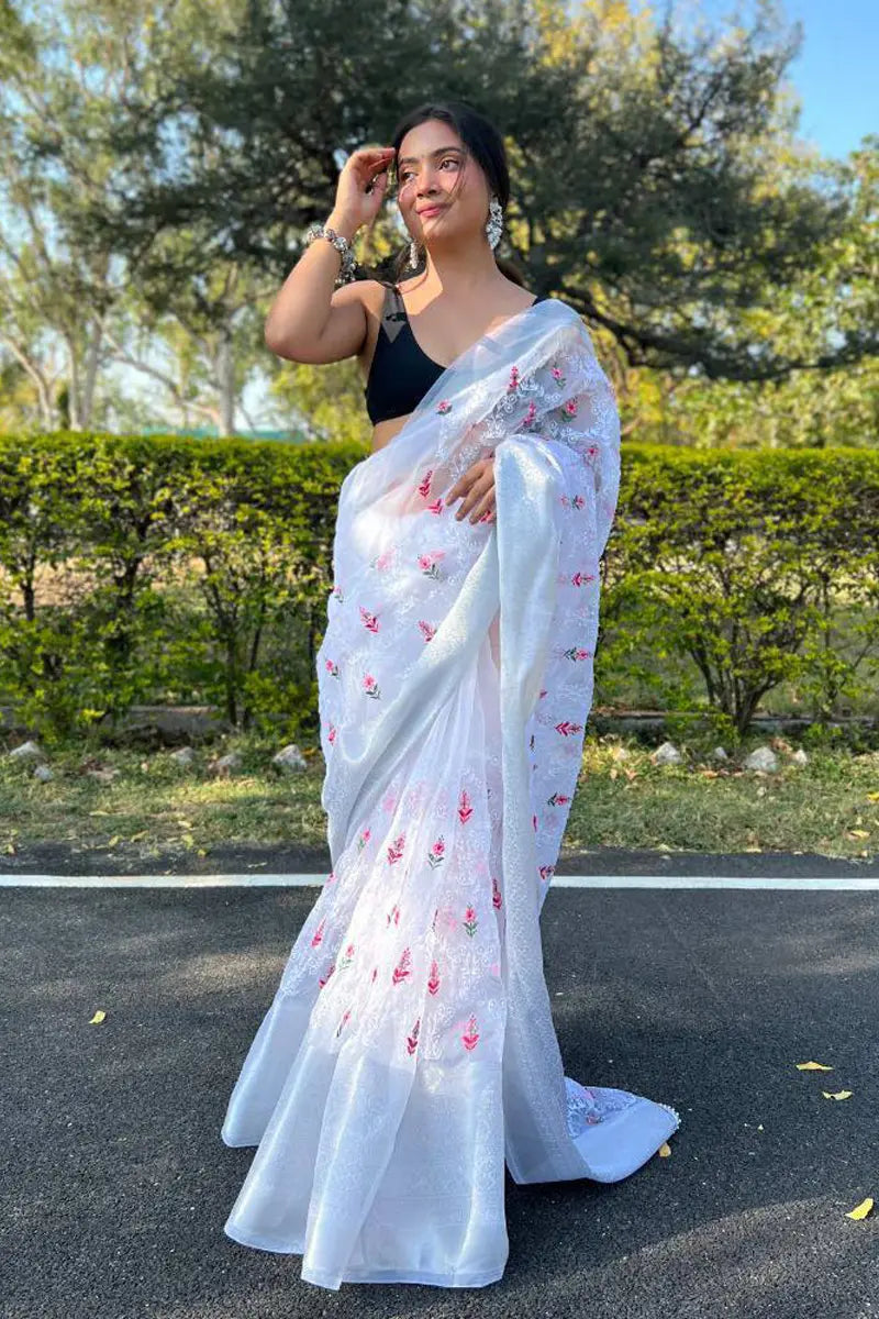 blouse designs for organza sarees