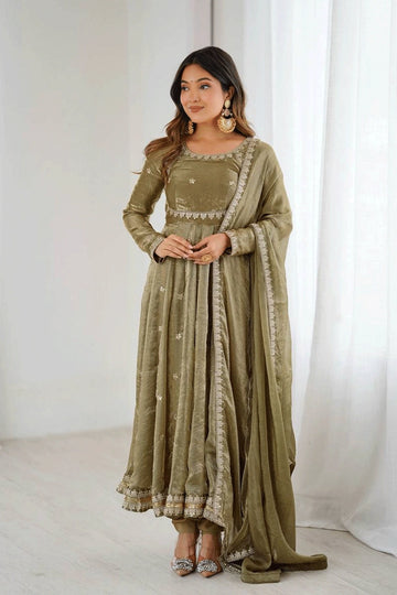 brother mehendi rasam anarkali suit