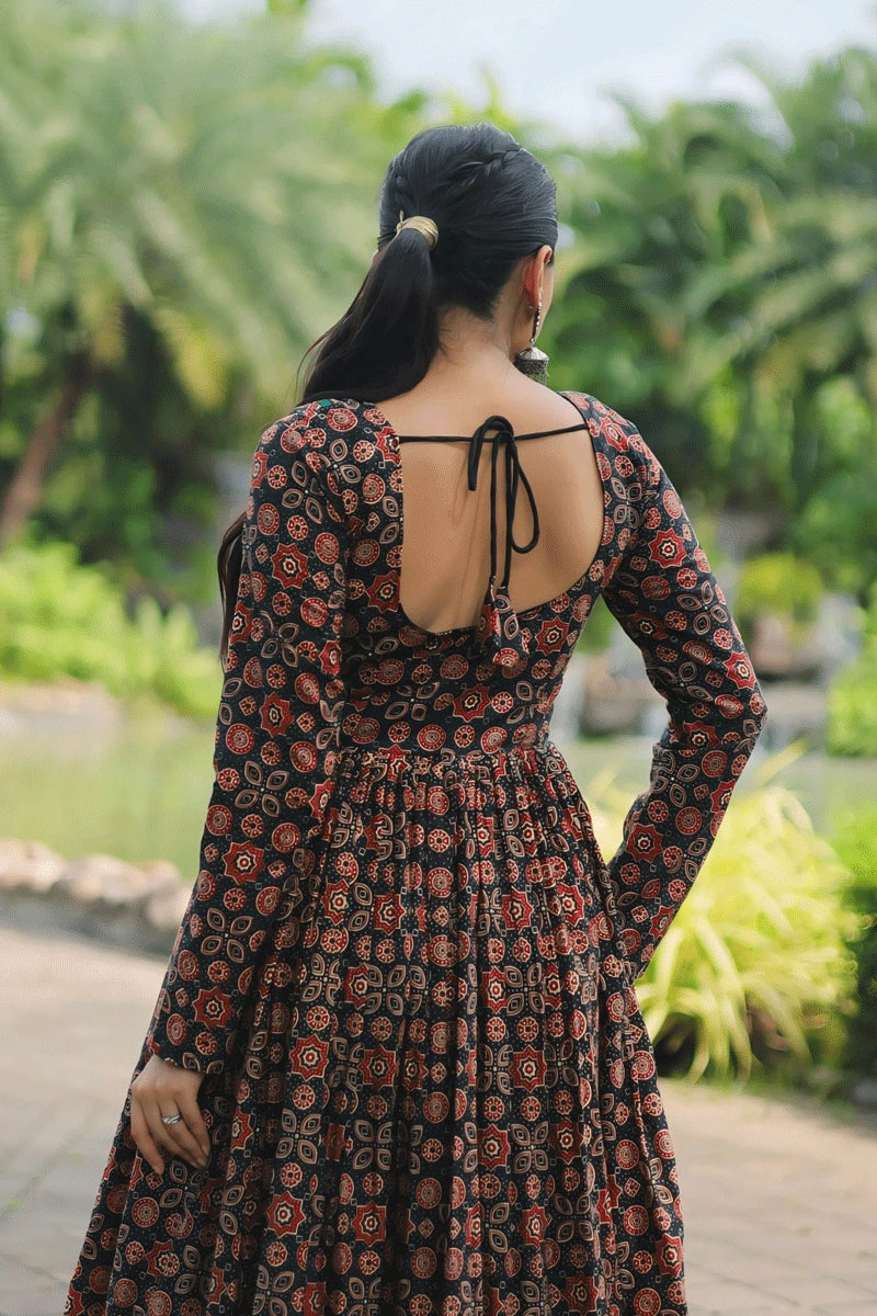 dress from old silk saree Sari Old Silk Sarees To Dresses Old Saree Saree Like Gown Silk Gown In Old Saree