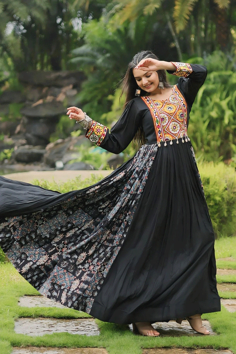 heavy flair black gown for navratri