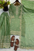 mehendi outfit for women