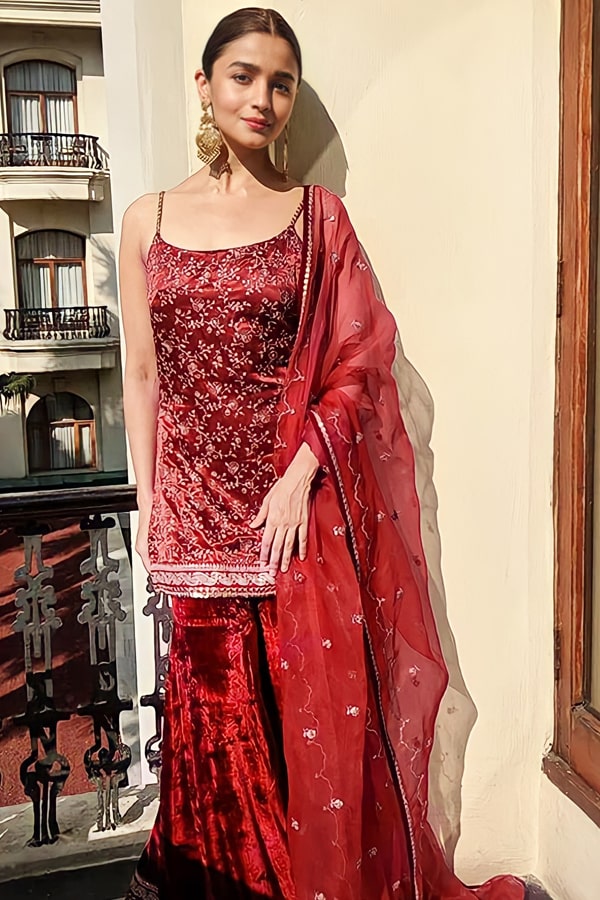 Alia bhatt in traditional dress Red 2021 Sharara