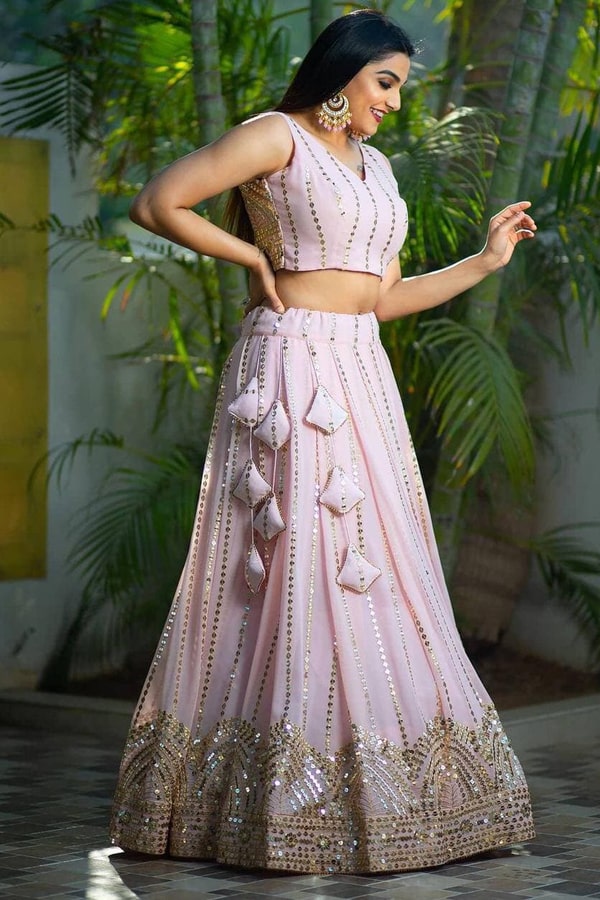 Wondering How to Wear Lehenga to Flatter Your Body(2020)? 7 Ideas of all  the Possible Ways You Can Actually Wear to Make Your Lehenga Look Unique  and Trendy in Any Event.