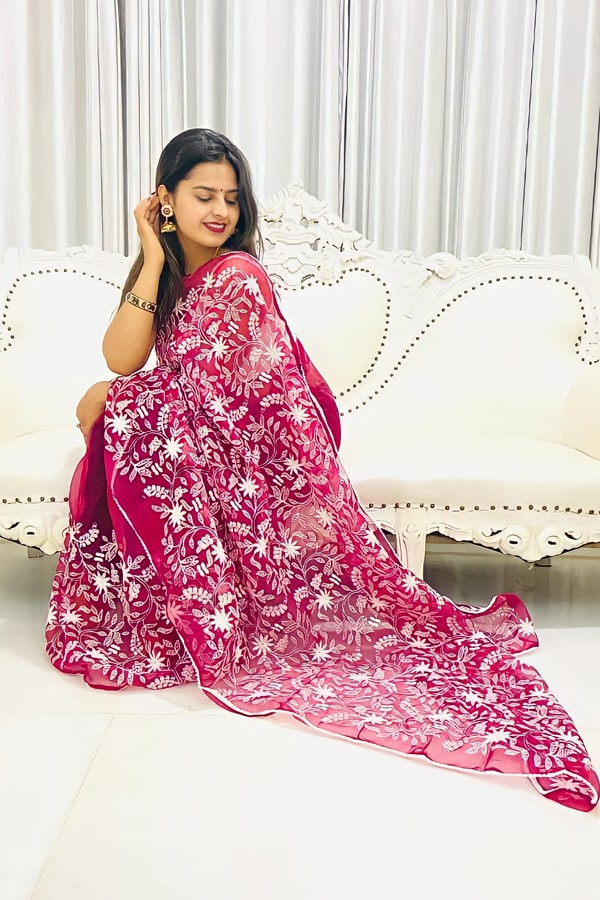 Indian wedding guest saree look 2021.