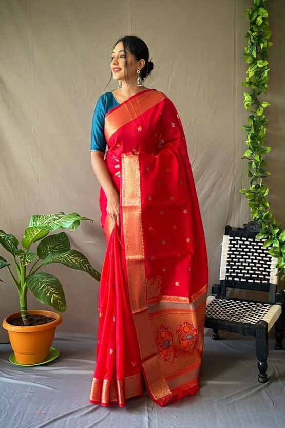 Simple Marathi look in paithani saree red