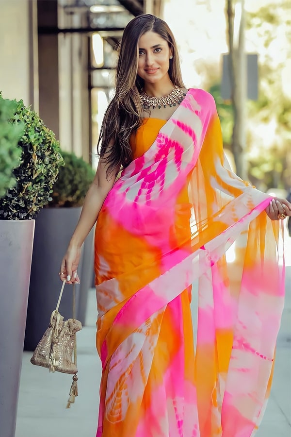 Simple designer sarees for wedding party