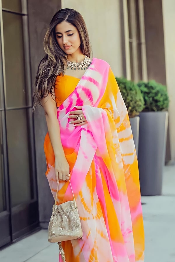 Simple designer sarees for wedding party
