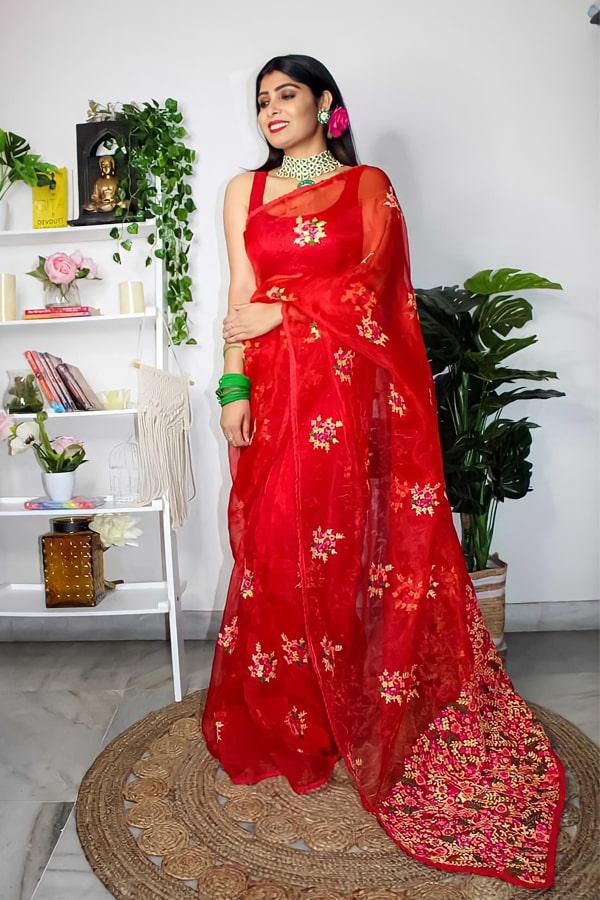 Simple saree look for friend's wedding Red