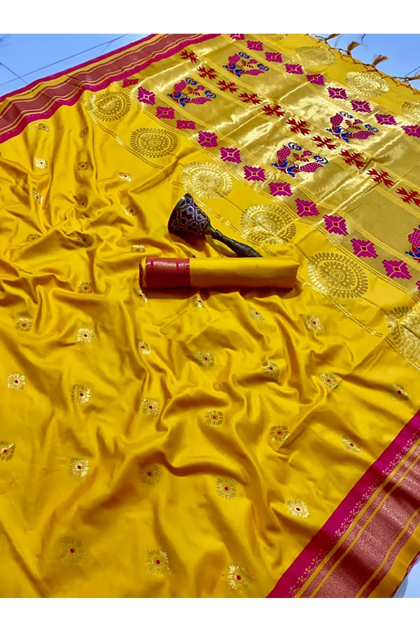 simple marathi look in sarees