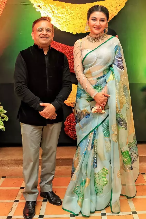 Bangladeshi actress Jaya Ahsan Designer Organza Saree For Wedding