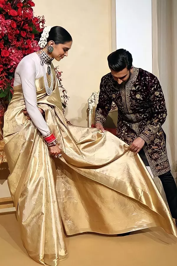 Deepika Padukone In Wedding Dress Looking So Hot - imagedesi.com