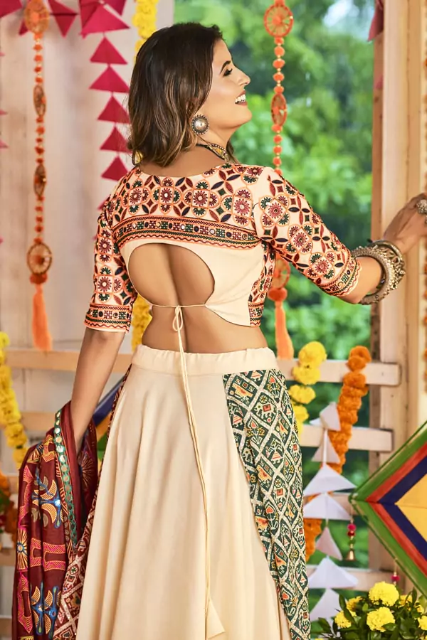 Cream Embroidered Cotton Navratri Chaniya Choli With Dupatta Backside Look