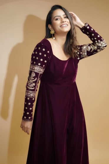 Simple Velvet Gown Design For Girls
