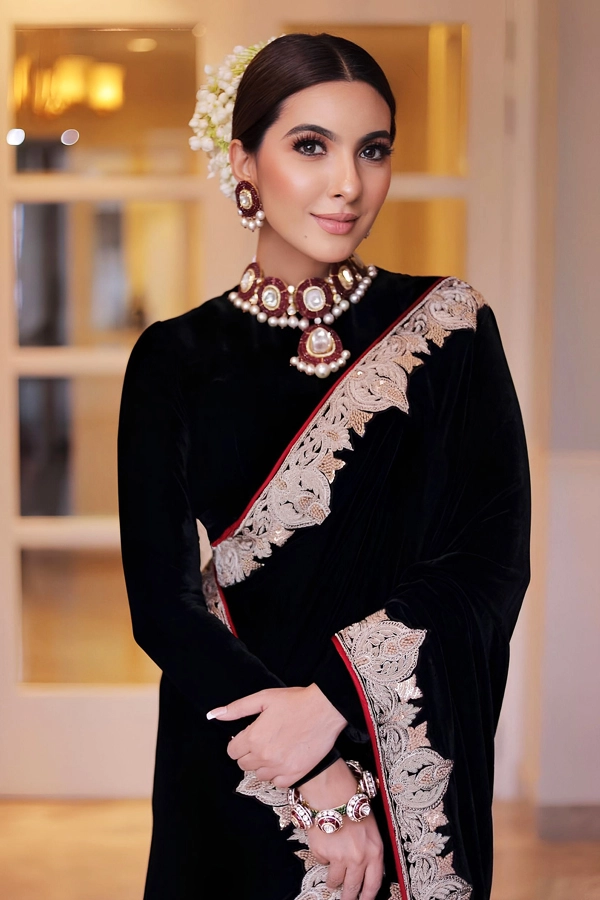 Black Saree In Georgette With Frilled Hem And Pallo Online - Kalki Fashion  | Saree designs, Saree, Indian designer suits