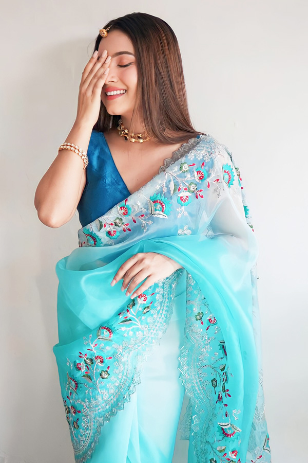 Teal Georgette Embroidered Saree Set Design by Summer by Priyanka Gupta at  Pernia's Pop Up Shop 2023